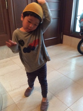 「BOBO CHOSES（ボボショーズ）のアイテム（T Shirts、グレー系）」を使った、dangoさん（キッズ）の秋コーディネート