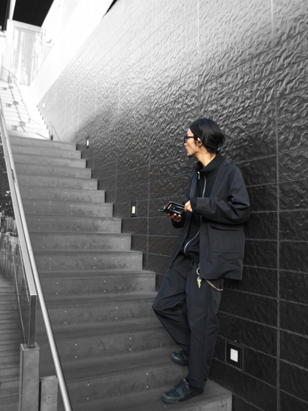 「セットアップ、MUZE、セットアップスタイル、H＞FRACTAL」｜「MUZEのMUZE - RAGLAN TAILORED JACKET (BLACK)（テーラードジャケット、ブラック系）」を使った、H>FRACTALさん（メンズ・180cm）の秋コーディネートの1枚目の写真