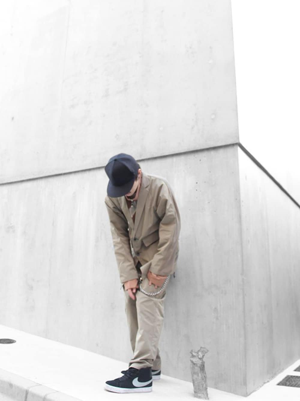 「セットアップ、MUZE、セットアップスタイル、H＞FRACTAL」｜「MUZEのMUZE - RAGLAN TAILORED JACKET (BLACK)（ライダースジャケット、ベージュ系）」を使った、H>FRACTALさん（メンズ・170cm）の秋コーディネートの1枚目の写真