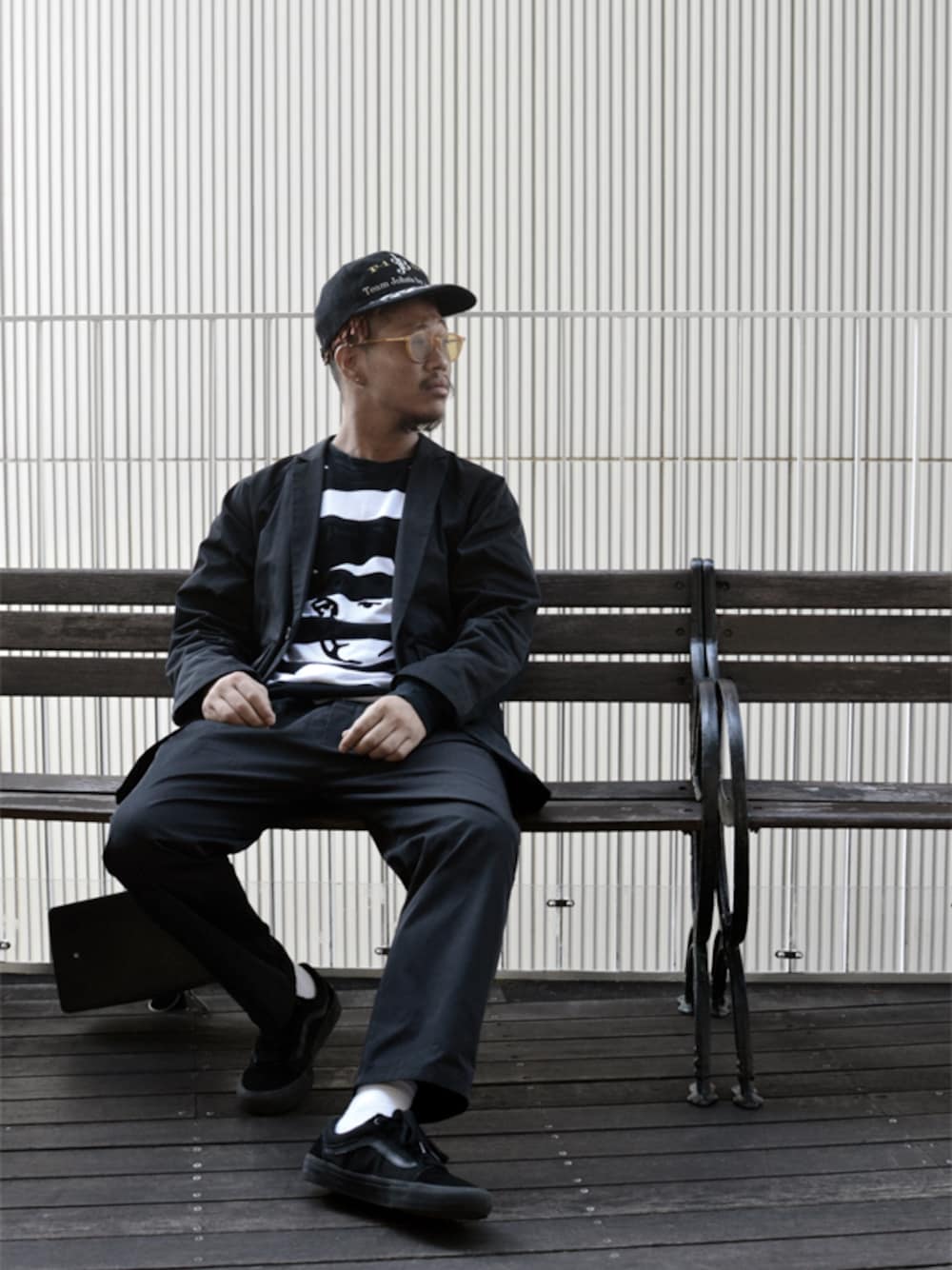 「セットアップ、MUZE、H＞FRACTAL、johnsbyjohnny」｜「MUZEのMUZE - RAGLAN TAILORED JACKET (BLACK)（テーラードジャケット、ブラック系）」を使った、H>FRACTALさん（メンズ・171cm）の秋コーディネートの1枚目の写真