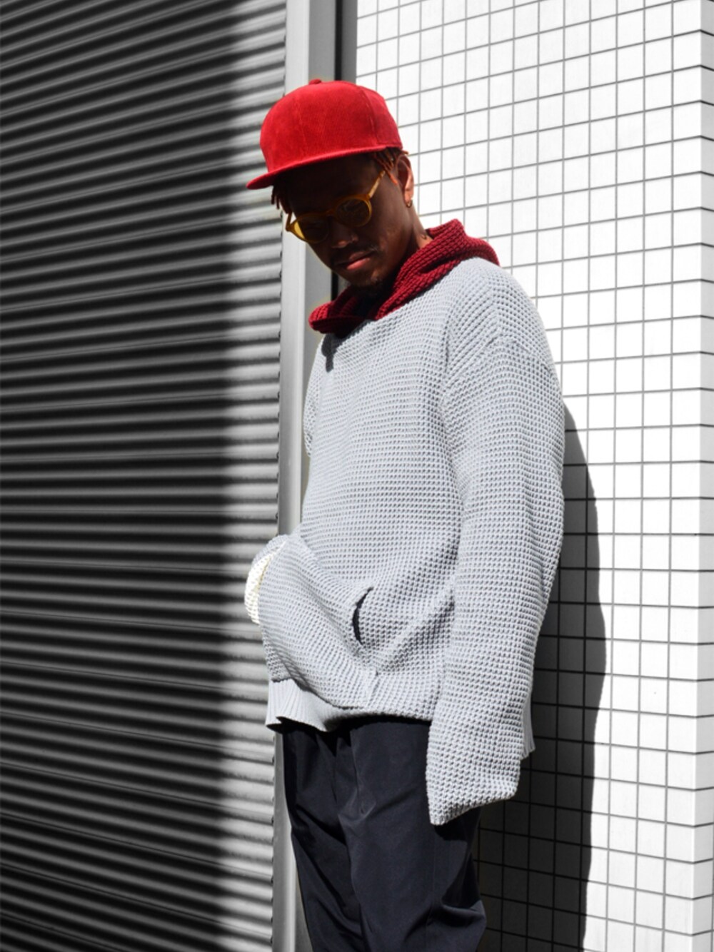 「PARADOX、ニットパーカー、neonsign、H＞FRACTAL」｜「PARADOXのPARADOX - HOODED KNIT (GRAY)（パーカー、グレー系）」を使った、H>FRACTALさん（メンズ・171cm）の秋コーディネートの1枚目の写真