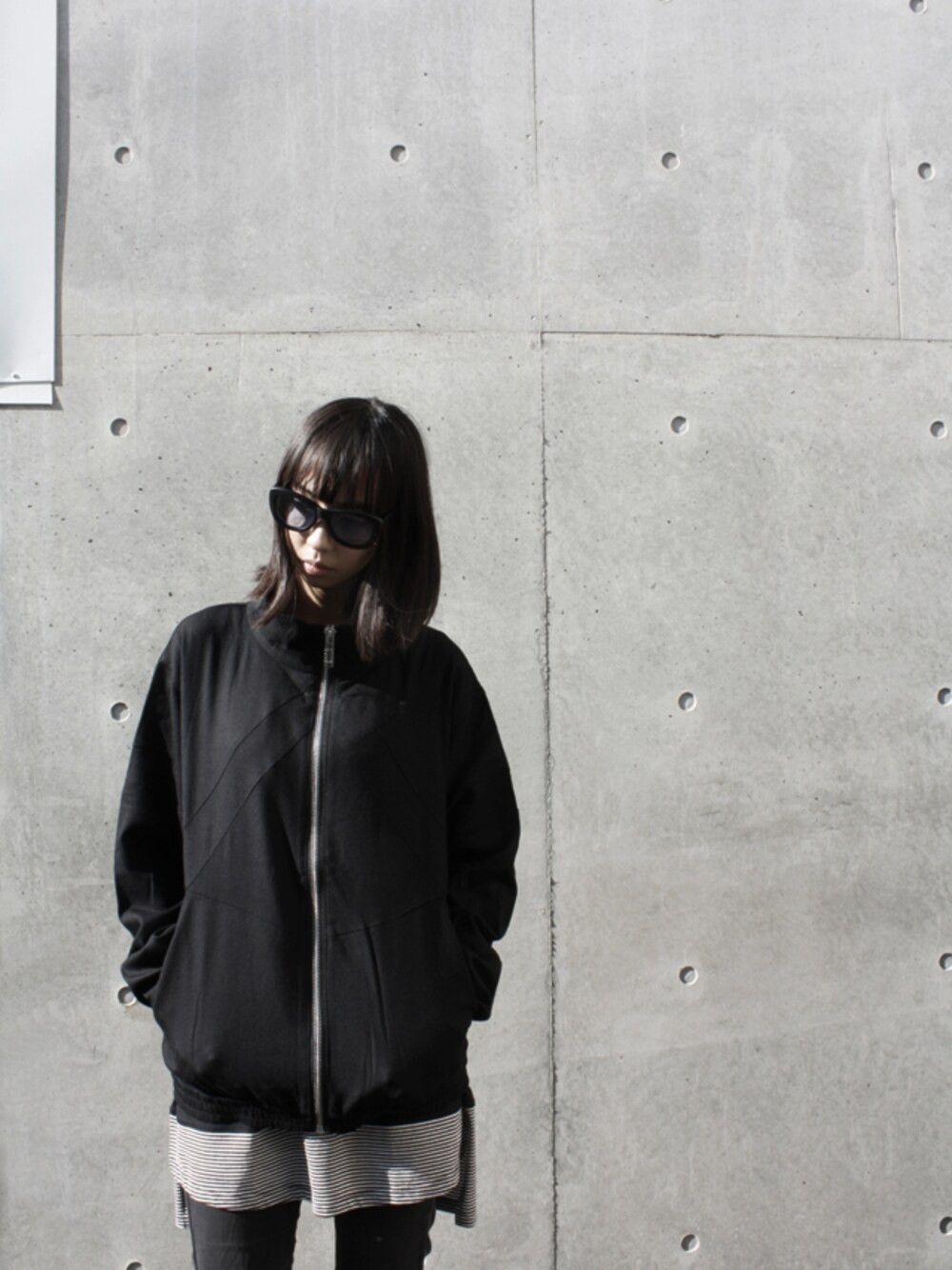 「PARADOX、MUZE、トラックジャケット、H＞FRACTAL」｜「MUZEのMUZE - TRACK JACKET (BLACK)（その他アウター、ブラック系）」を使った、H>FRACTALさん（レディース・167cm）の秋コーディネートの1枚目の写真
