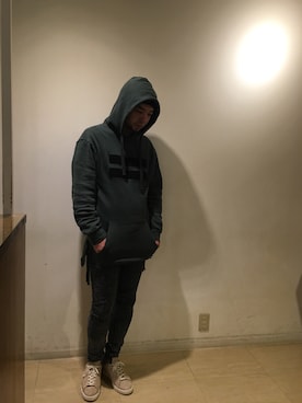 「Bershka（ベルシュカ）のアイテム（Hoodies、グリーン系）」を使った、ラララレレレさん（メンズ・176cm）の秋コーディネート