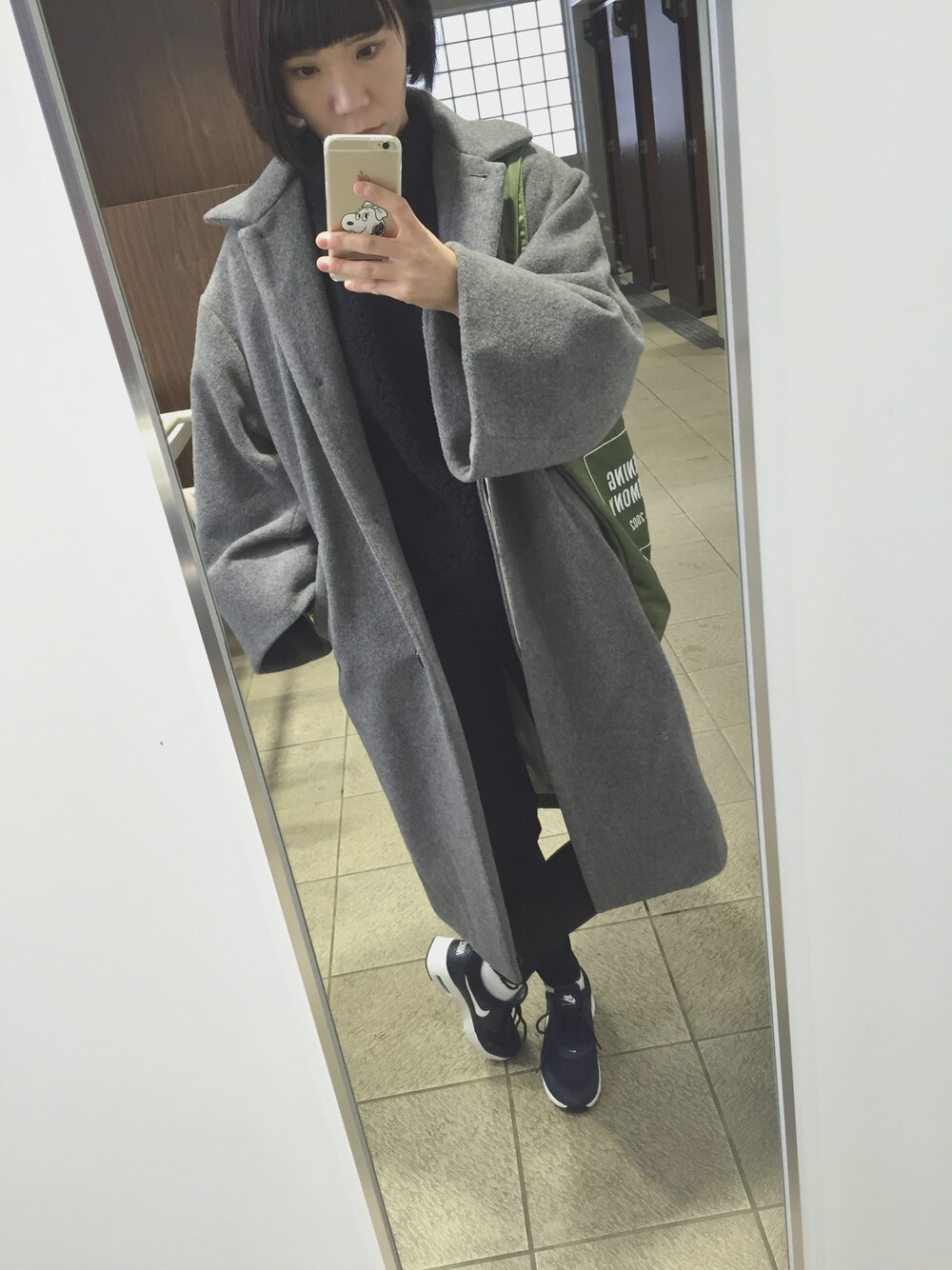 「murua、OPENING CEREMONY、NIKE、NIKE AIR MAX」｜「MURUAの【CASUAL】ボリュームディティールトップス（トップス、ブラック系）」を使った、AKANEさん（レディース・161cm）の冬コーディネートの1枚目の写真