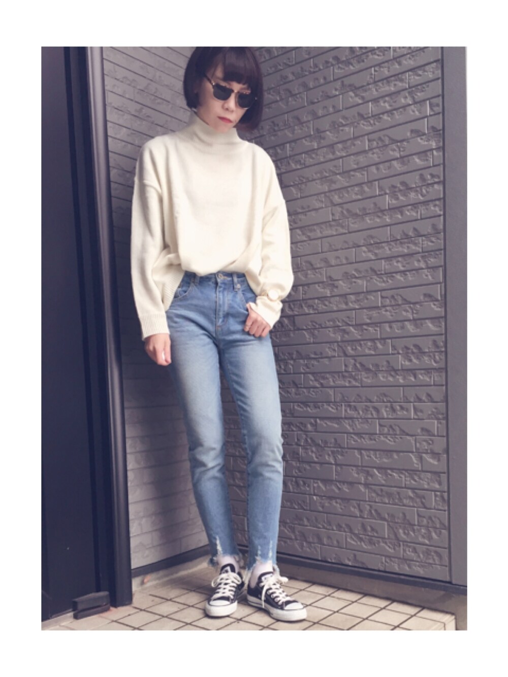 「カジュアル、スニーカー、outfit、converse、ootd、murua、GU」｜「GUのアイテム（ニット/セーター、ホワイト系）」を使った、AKANEさん（レディース・161cm）の冬コーディネートの1枚目の写真