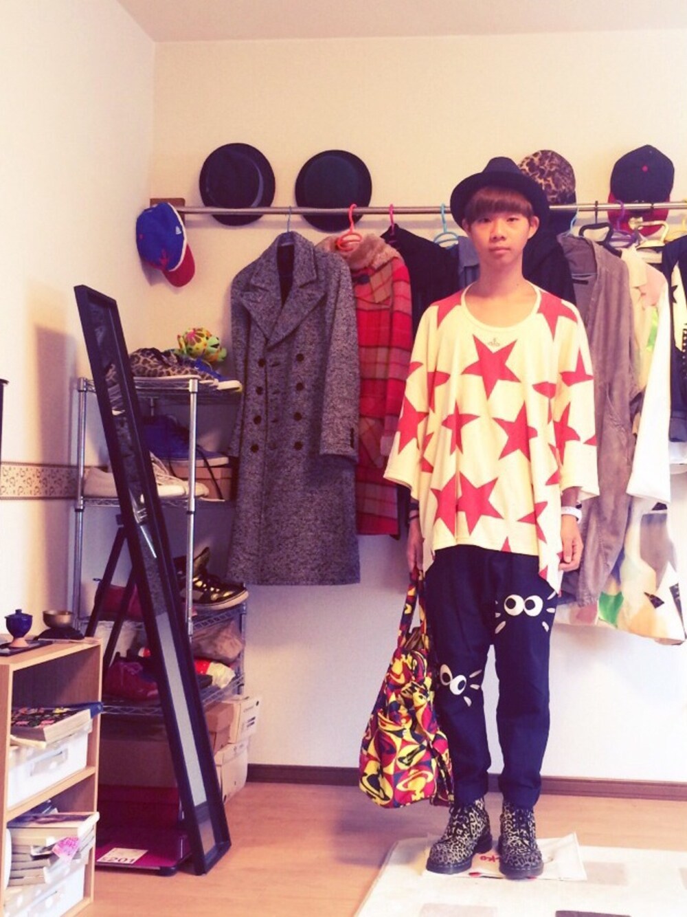 「サルエルパンツ、ビックシルエット」｜「Vivienne Westwoodのかばん（ショルダーバッグ、その他）」を使った、Honeyさん（メンズ・176cm）の秋コーディネートの1枚目の写真