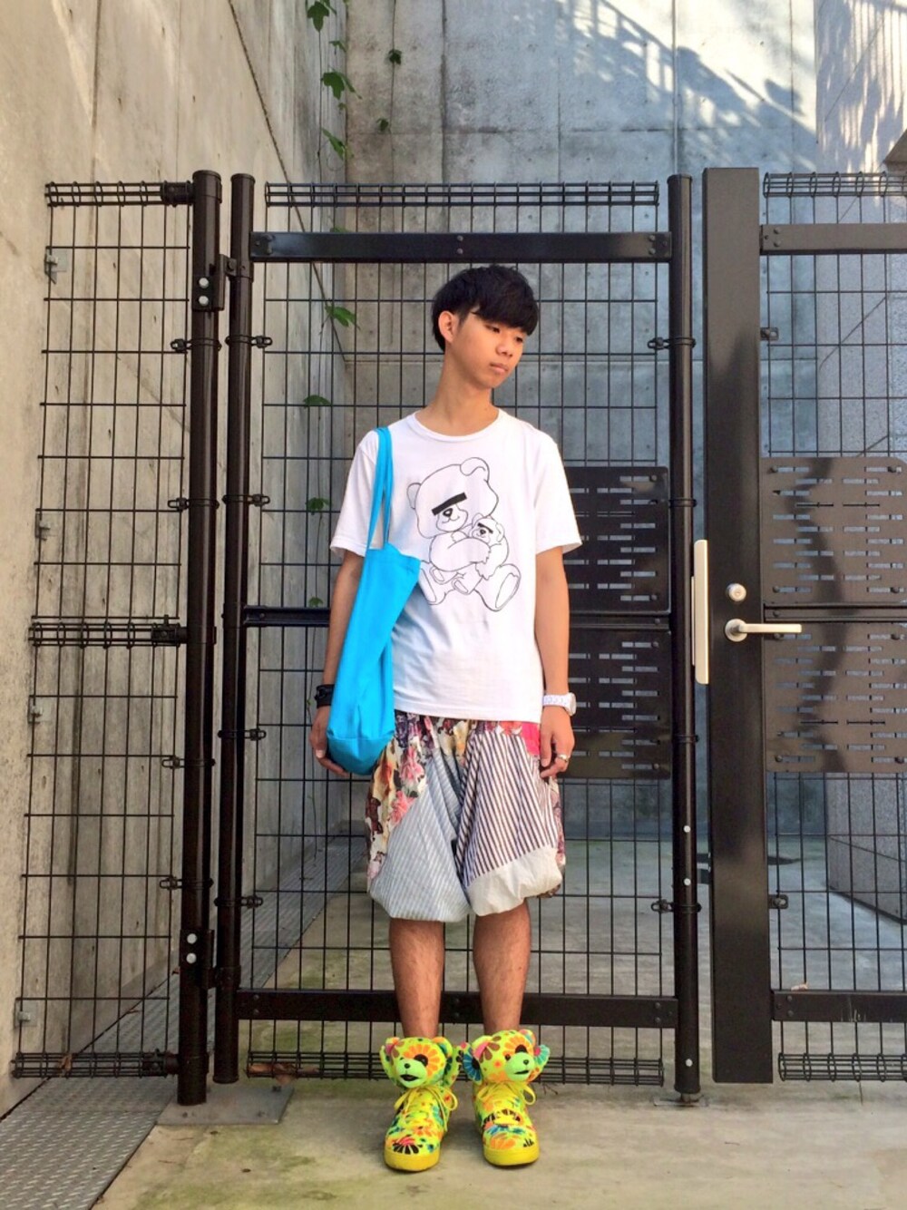 「NOZOMI ISHIGURO、サルエルパンツ、undercover、くまさん」｜「UndercoverismのK9813（Tシャツ/カットソー、ホワイト系）」を使った、Honeyさん（メンズ・176cm）の夏コーディネートの1枚目の写真