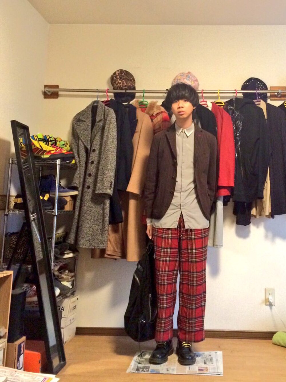 「チェック、ジャケット、比翼シャツ、COMME des GARCONS JUNYA WATANABE MAN、LANVIN、UNUSED、ワイドパンツ」｜「JUNYA WATANABE MANのチェックジャケット（テーラードジャケット、ブラウン系）」を使った、Honeyさん（メンズ・176cm）の冬コーディネートの1枚目の写真
