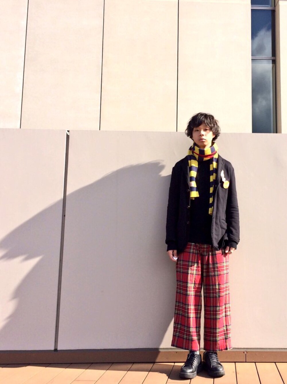 「マフラー、ジャケット、ワイドパンツ、チェック、タートルネックニット、Vivienne Westwood、PAMEO POSE、COMME des GARCONS HOMME、DRESSEDUNDRSSED、UNUSED」｜「grapevine by k3の【PAMEO POSE】 SAILOR SWEATER（ニット/セーター、ブラック系）」を使った、Honeyさん（メンズ・176cm）の冬コーディネートの1枚目の写真