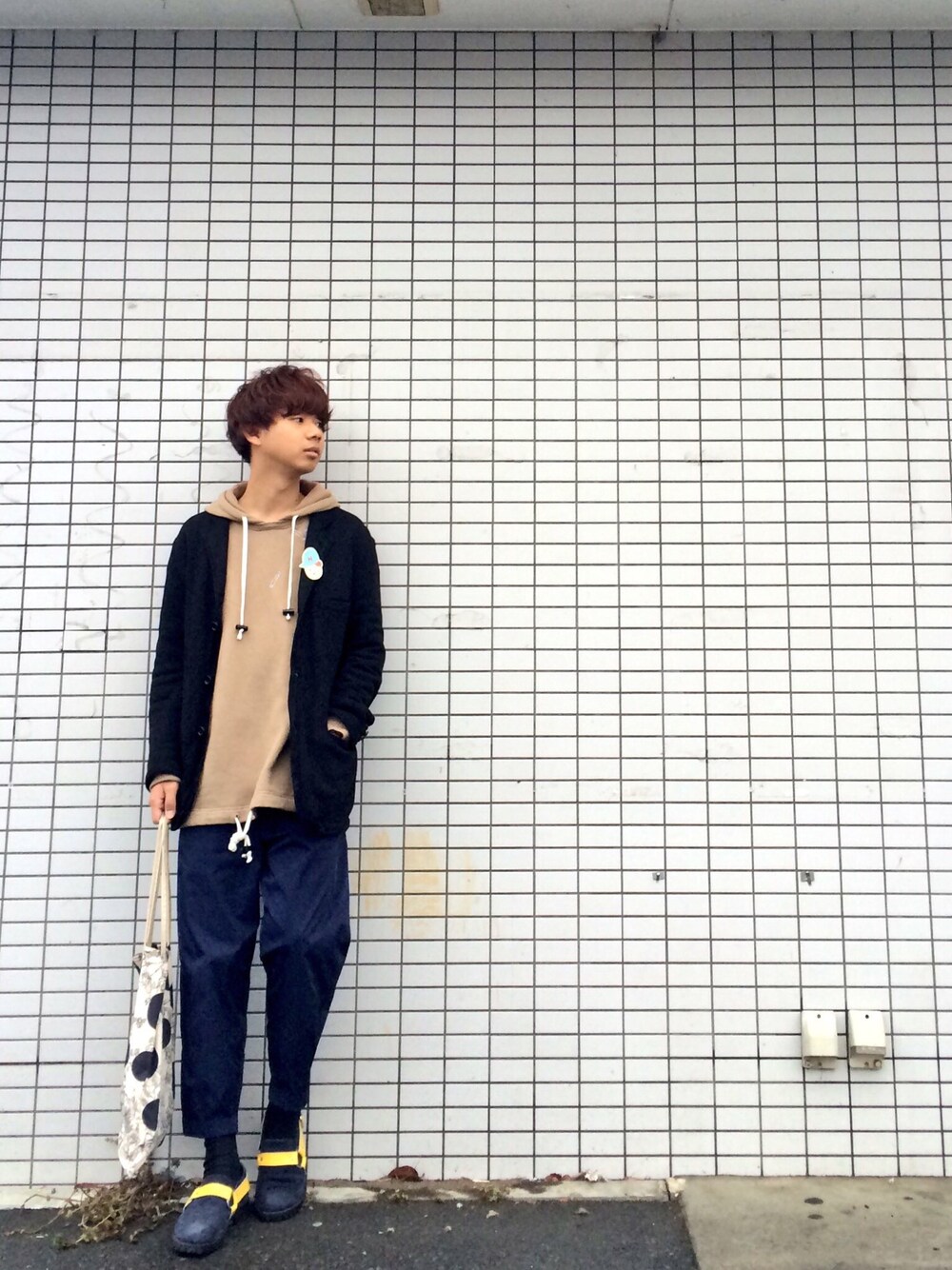 「ジャケット、パーカー、イージーパンツ、シンプルコーデ、COMME des GARCONS HOMME、h.t.maniac」｜「NAKID by G.V.G.V.のROTTEN HOODIE（パーカー、ブラウン系）」を使った、Honeyさん（メンズ・176cm）の春コーディネートの1枚目の写真