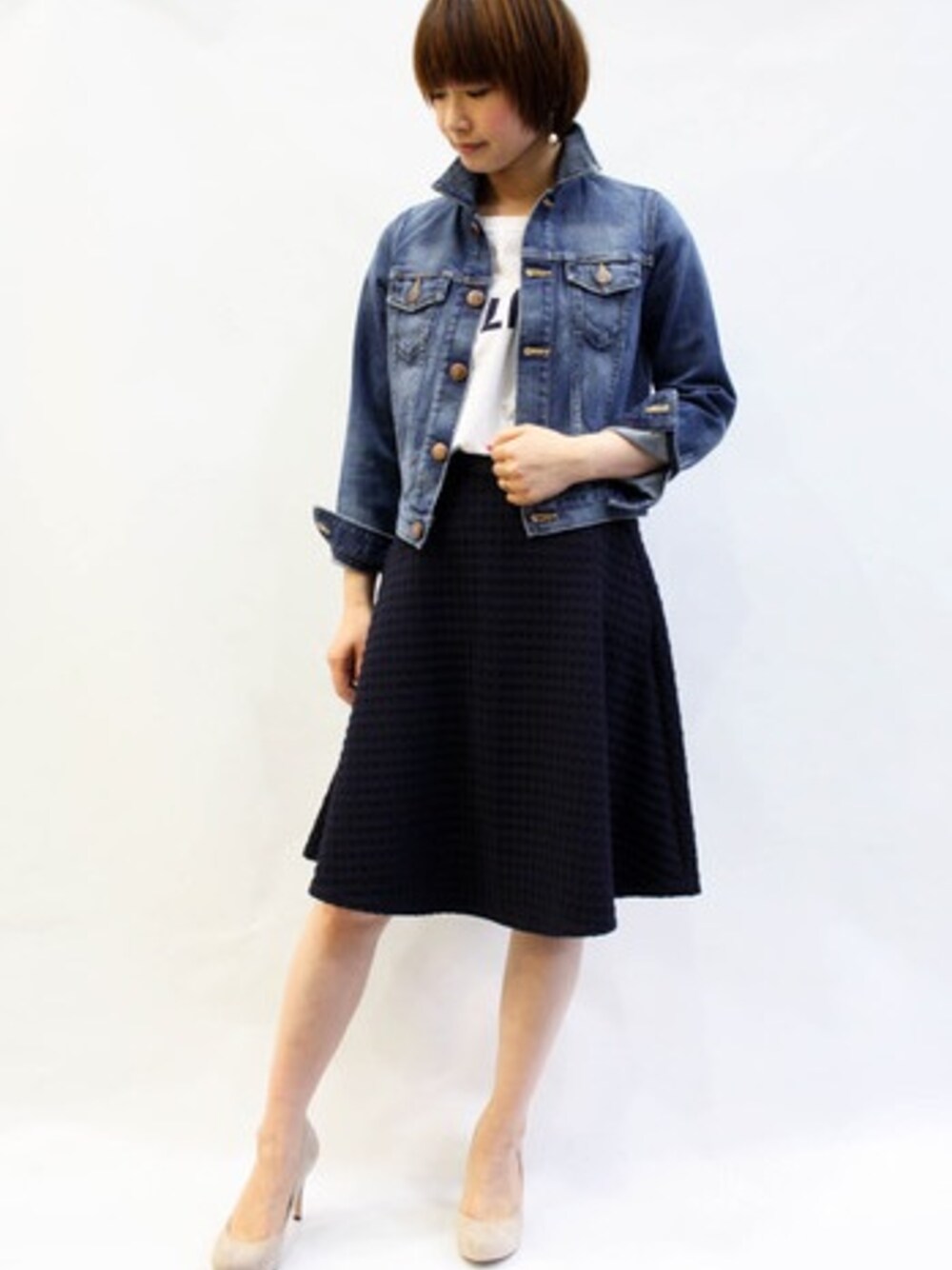 「春コーデ」｜「RED CARD TOKYOのアイテム（デニムジャケット、ブルー系）」を使った、ayakoさん（レディース・159cm）の冬コーディネートの1枚目の写真
