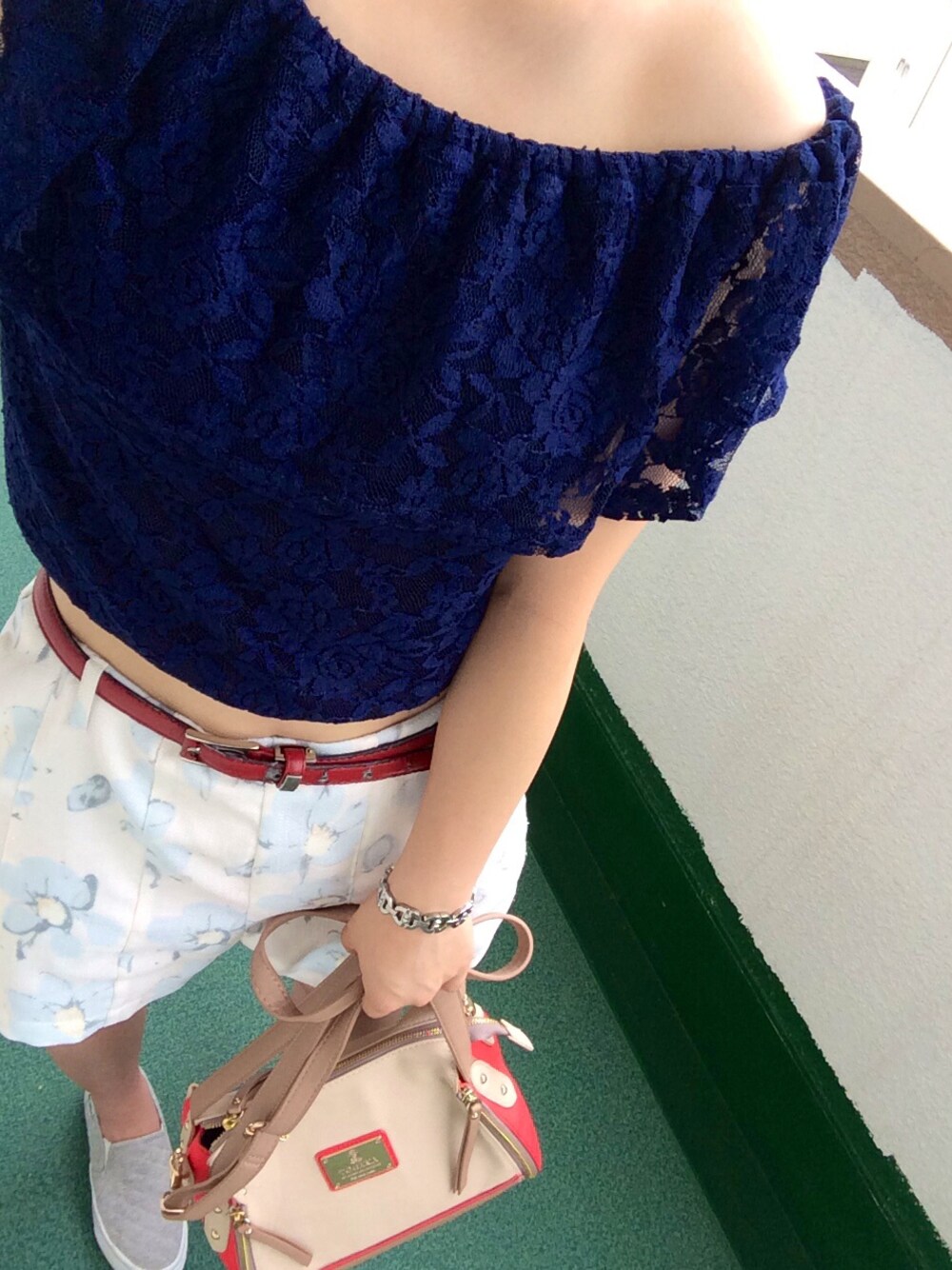 「セットアップ、ヘソだし、オフショル、スリッポン、レース、紺、るろうに剣心」｜「&♡Fのレースセットアップ（アンサンブル、ブルー系）」を使った、まぁここさん（レディース・151cm）の夏コーディネートの1枚目の写真