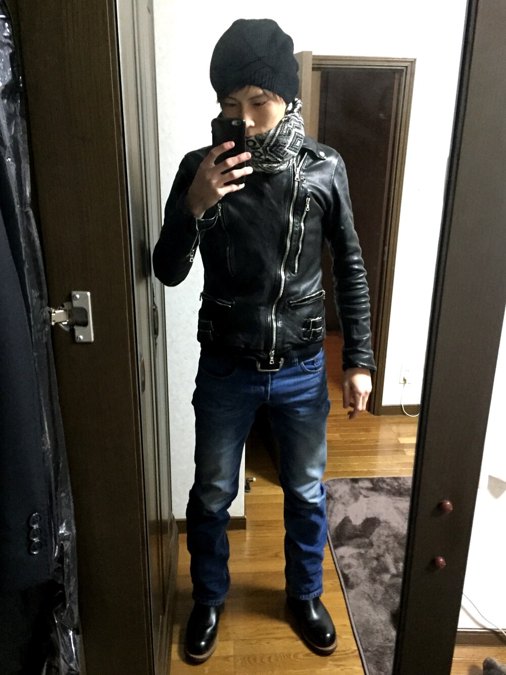 「ISAMU KATAYAMA BACKLASHのアイテム（ライダースジャケット、ブラック系）」を使った、Mr.Sさん（メンズ・175cm）の秋コーディネートの1枚目の写真