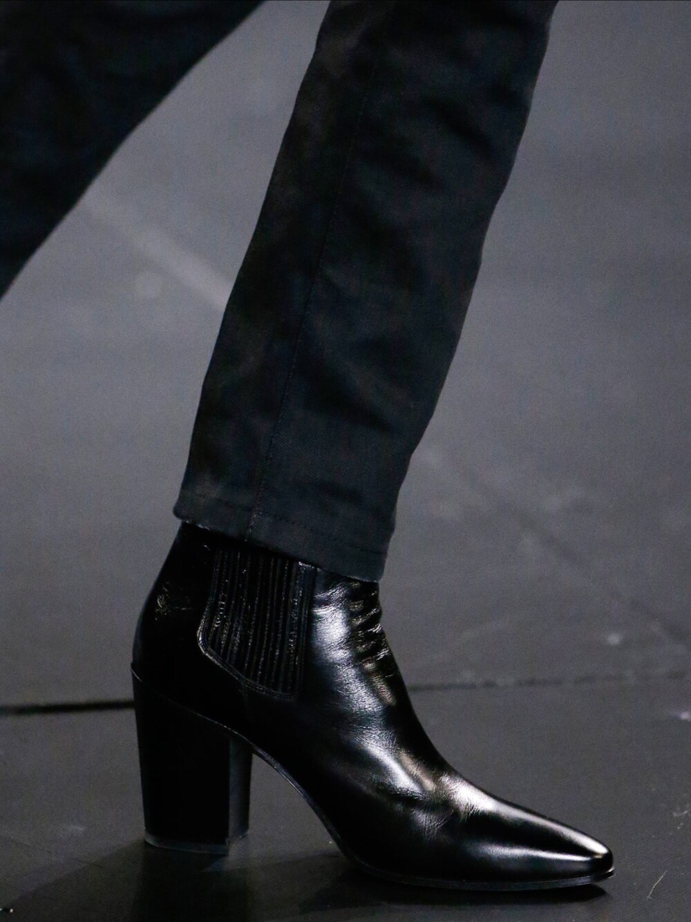 「saint laurent paris」｜「SAINT LAURENT PARISのアイテム（ブーツ、ブラック系）」を使った、Mr.Sさん（メンズ・175cm）の秋コーディネートの1枚目の写真