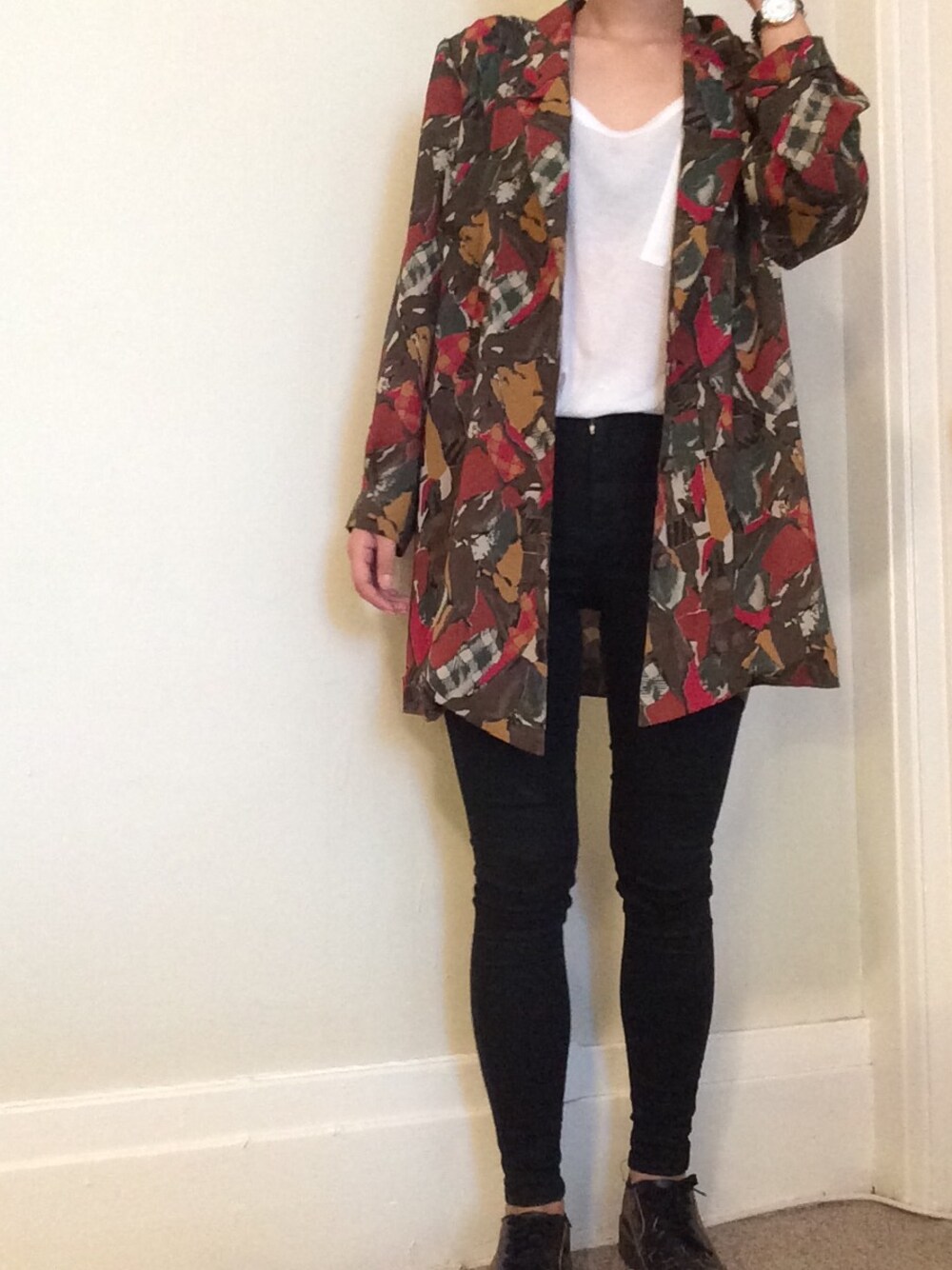 「school」｜「TOPSHOPのアイテム（その他パンツ、ブラック系）」を使った、DAHEAN EMILY LEEさん（レディース・164cm）の秋コーディネートの1枚目の写真
