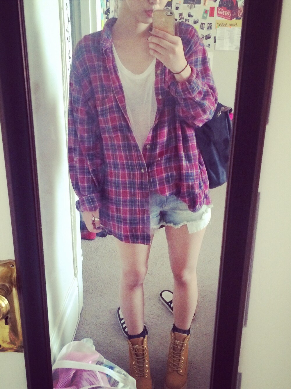 「school、daily look」｜「Jeffrey Campbellのアイテム（ブーツ、ブラウン系）」を使った、DAHEAN EMILY LEEさん（レディース・164cm）の秋コーディネートの1枚目の写真