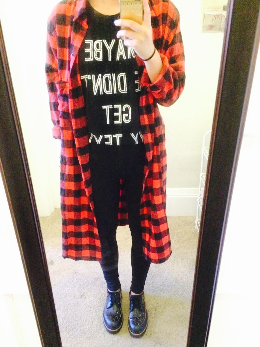 「school、ootd、daily look、easywear、check shirt」｜「URBAN OUTFITTERSのアイテム（カーディガン/ボレロ、レッド系）」を使った、DAHEAN EMILY LEEさん（レディース・165cm）の秋コーディネートの1枚目の写真