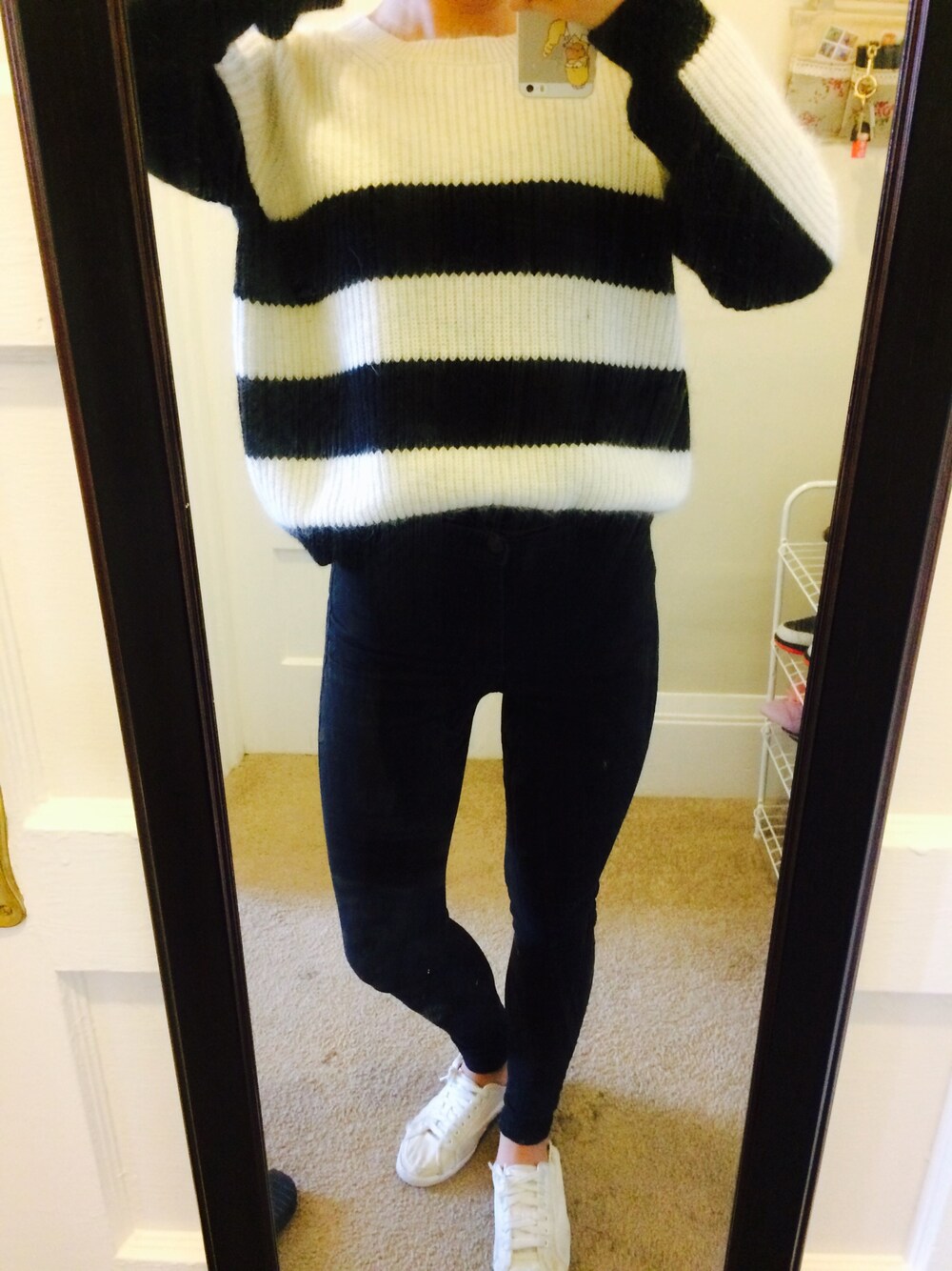 「school、daily look、ootd、sweater、highwaist、easywear」｜「DIESELのアイテム（スニーカー、ホワイト系）」を使った、DAHEAN EMILY LEEさん（レディース・165cm）の秋コーディネートの1枚目の写真
