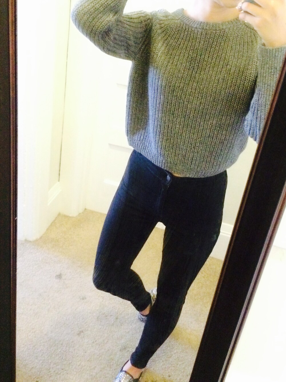 「daily look、neat look、ootd、school」｜「American Apparelのアイテム（ニット/セーター、グレー系）」を使った、DAHEAN EMILY LEEさん（レディース・165cm）の秋コーディネートの1枚目の写真