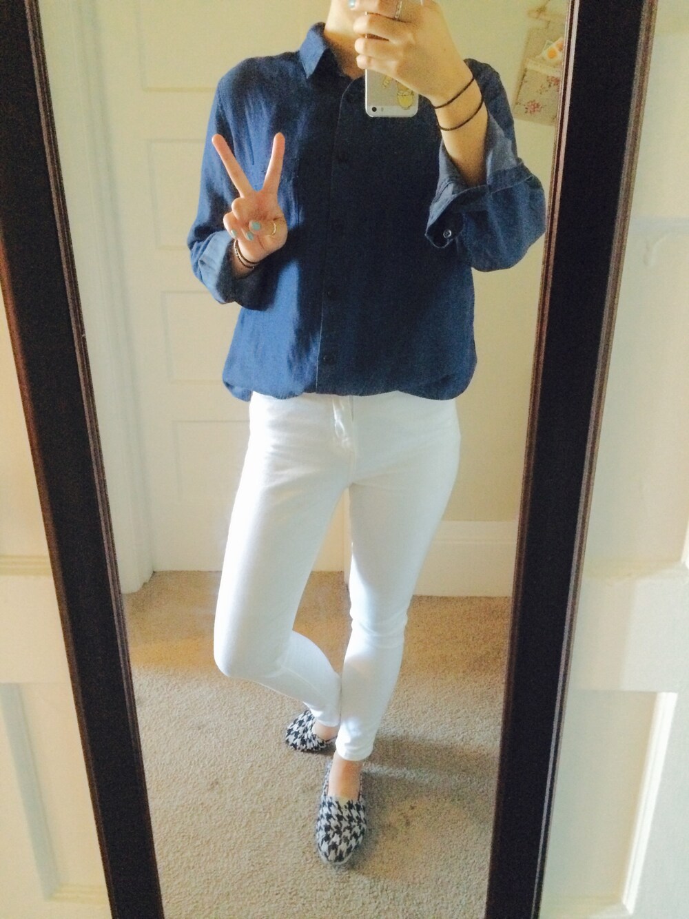 「school、daily look、ootd、shirts、comfortable」｜「UNIQLOのアイテム（シャツ/ブラウス、ブルー系）」を使った、DAHEAN EMILY LEEさん（レディース・165cm）の秋コーディネートの1枚目の写真