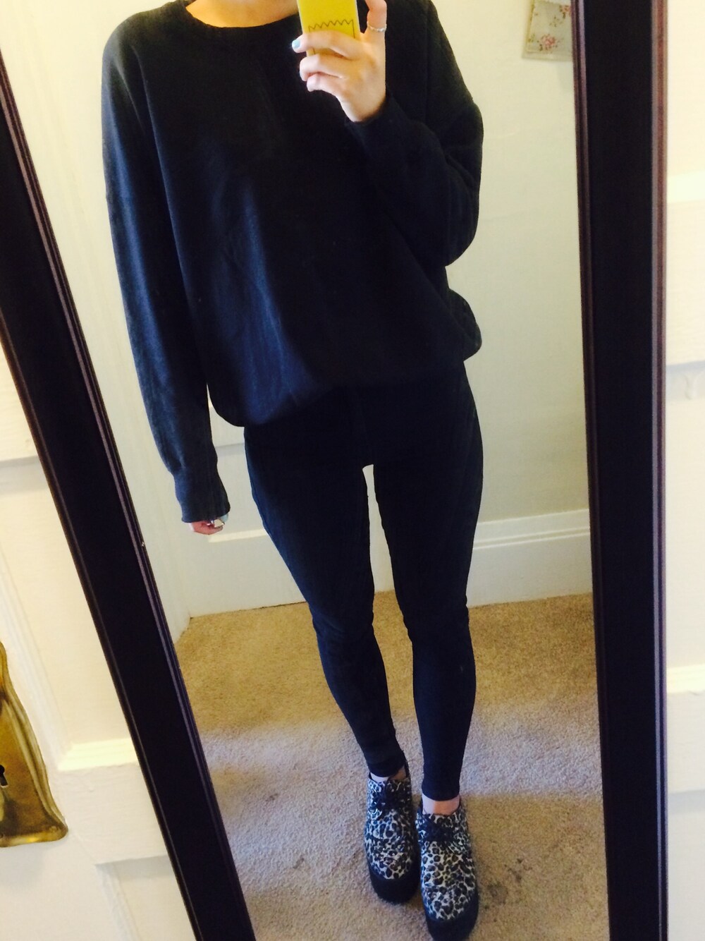 「daily look、school、ootd、ALL BLACK」｜「ZARAのアイテム（ニット/セーター、ブラック系）」を使った、DAHEAN EMILY LEEさん（レディース・165cm）の秋コーディネートの1枚目の写真