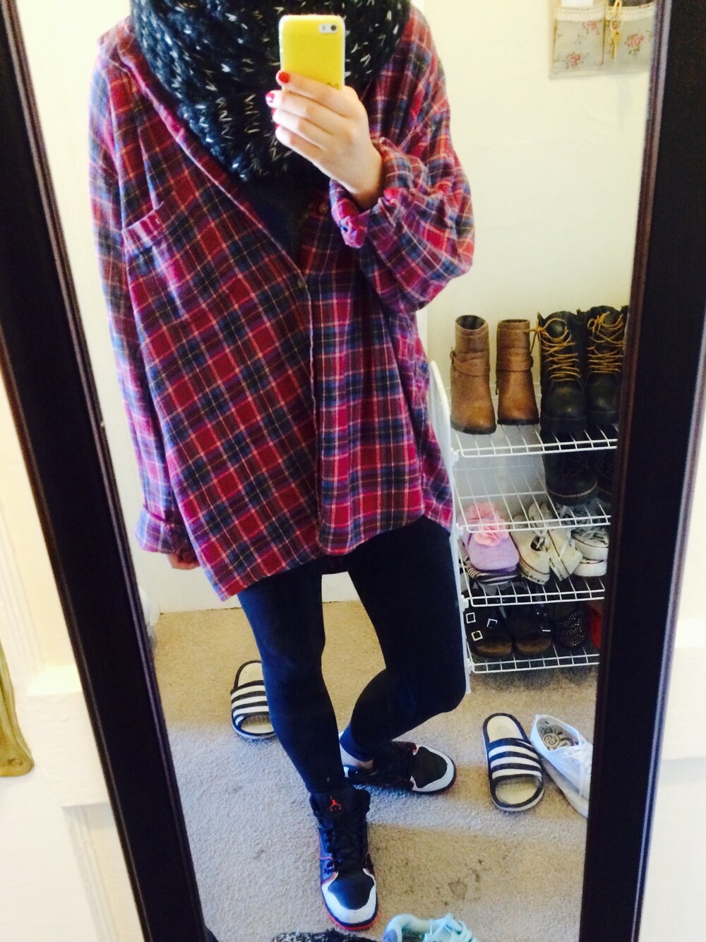 「weekend、daily look」｜「AIR JORDANのアイテム（その他シューズ、ブラック系）」を使った、DAHEAN EMILY LEEさん（レディース・160cm）の秋コーディネートの1枚目の写真