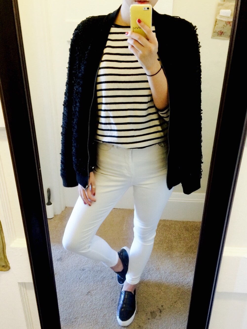 「school、daily look、ootd、stripe」｜「ZARAのアイテム（Tシャツ/カットソー、ブラック系）」を使った、DAHEAN EMILY LEEさん（レディース・165cm）の秋コーディネートの1枚目の写真