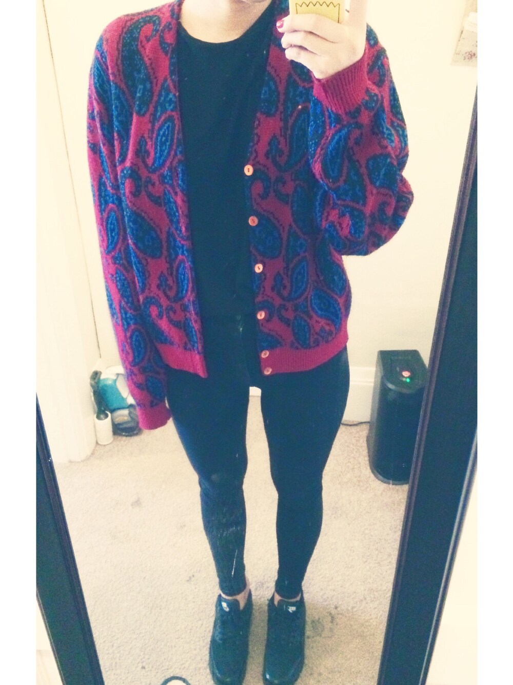 「school、daily look、ootd」｜「VINTAGEのアイテム（カーディガン/ボレロ、その他）」を使った、DAHEAN EMILY LEEさん（レディース・165cm）の秋コーディネートの1枚目の写真