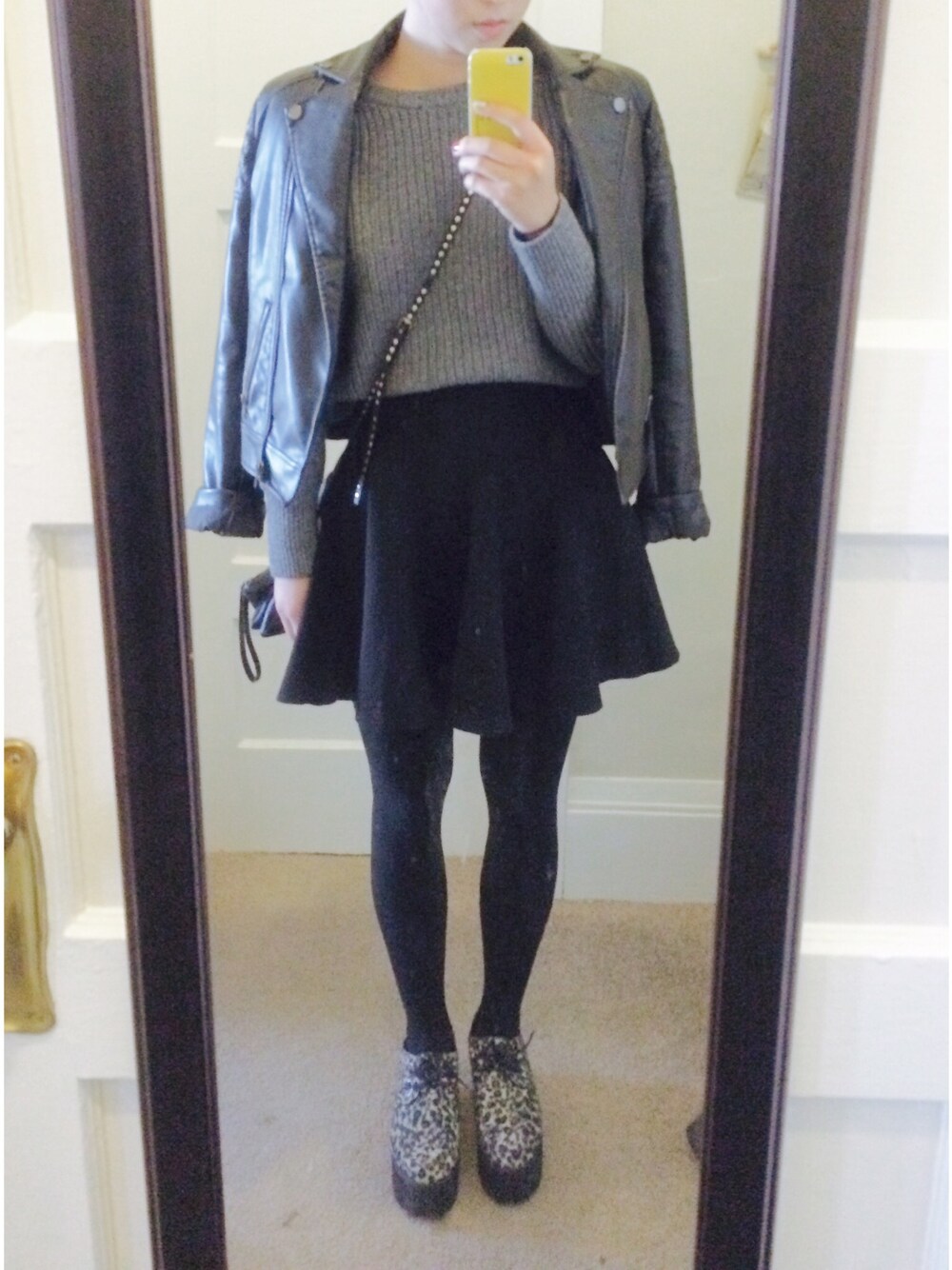 「weekend、school、daily look、ootd」｜「MURALのアイテム（ライダースジャケット、ブラック系）」を使った、DAHEAN EMILY LEEさん（レディース・165cm）の秋コーディネートの1枚目の写真