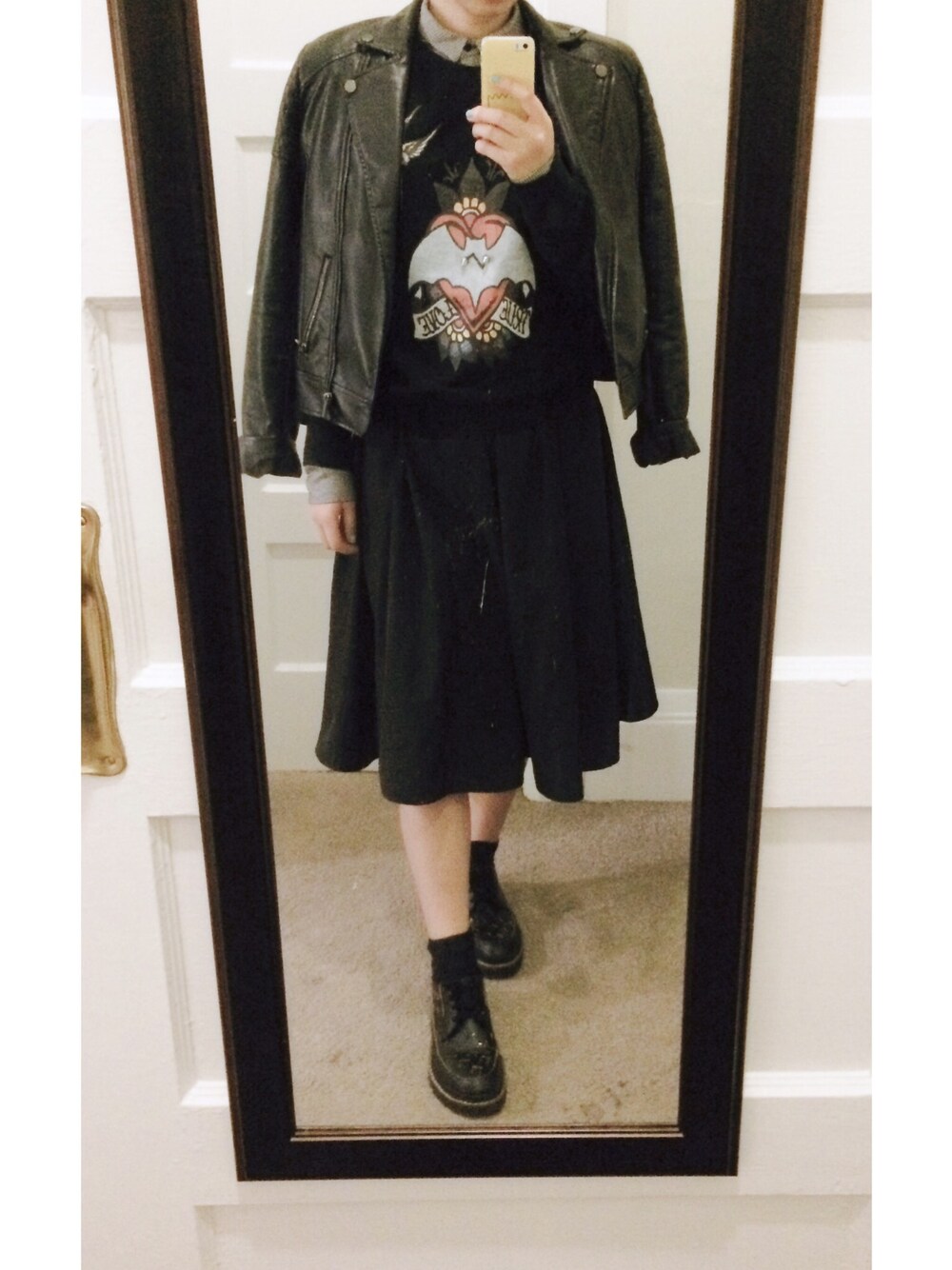 「school、weekend、daily look、ootd、skirt」｜「ZARAのアイテム（シャツ/ブラウス、ホワイト系）」を使った、DAHEAN EMILY LEEさん（レディース・165cm）の秋コーディネートの1枚目の写真