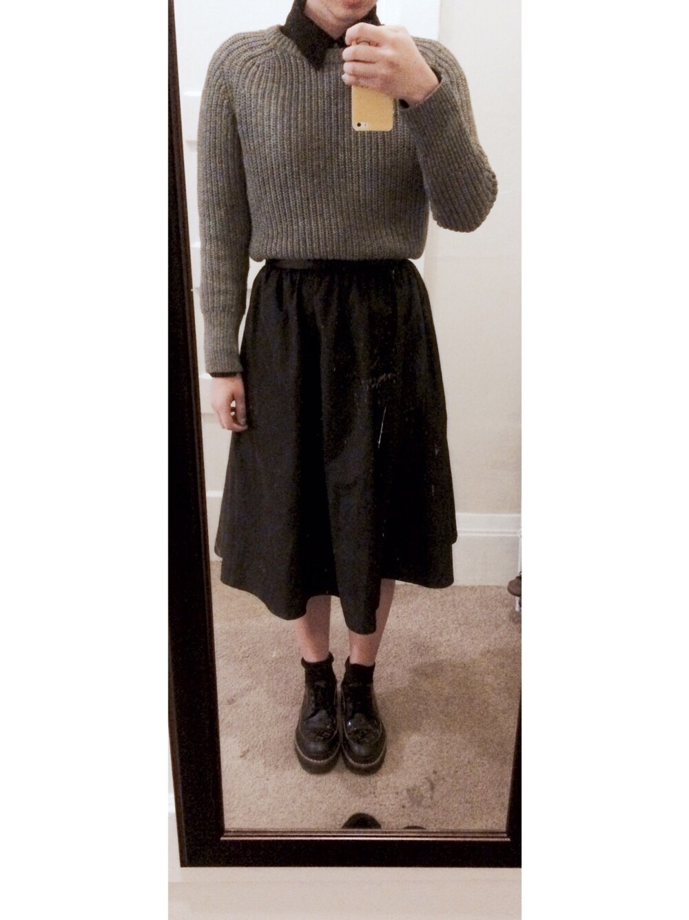 「school、daily look、ootd、skirt」｜「H&Mのアイテム（スカート、ブラック系）」を使った、DAHEAN EMILY LEEさん（レディース・165cm）の秋コーディネートの1枚目の写真
