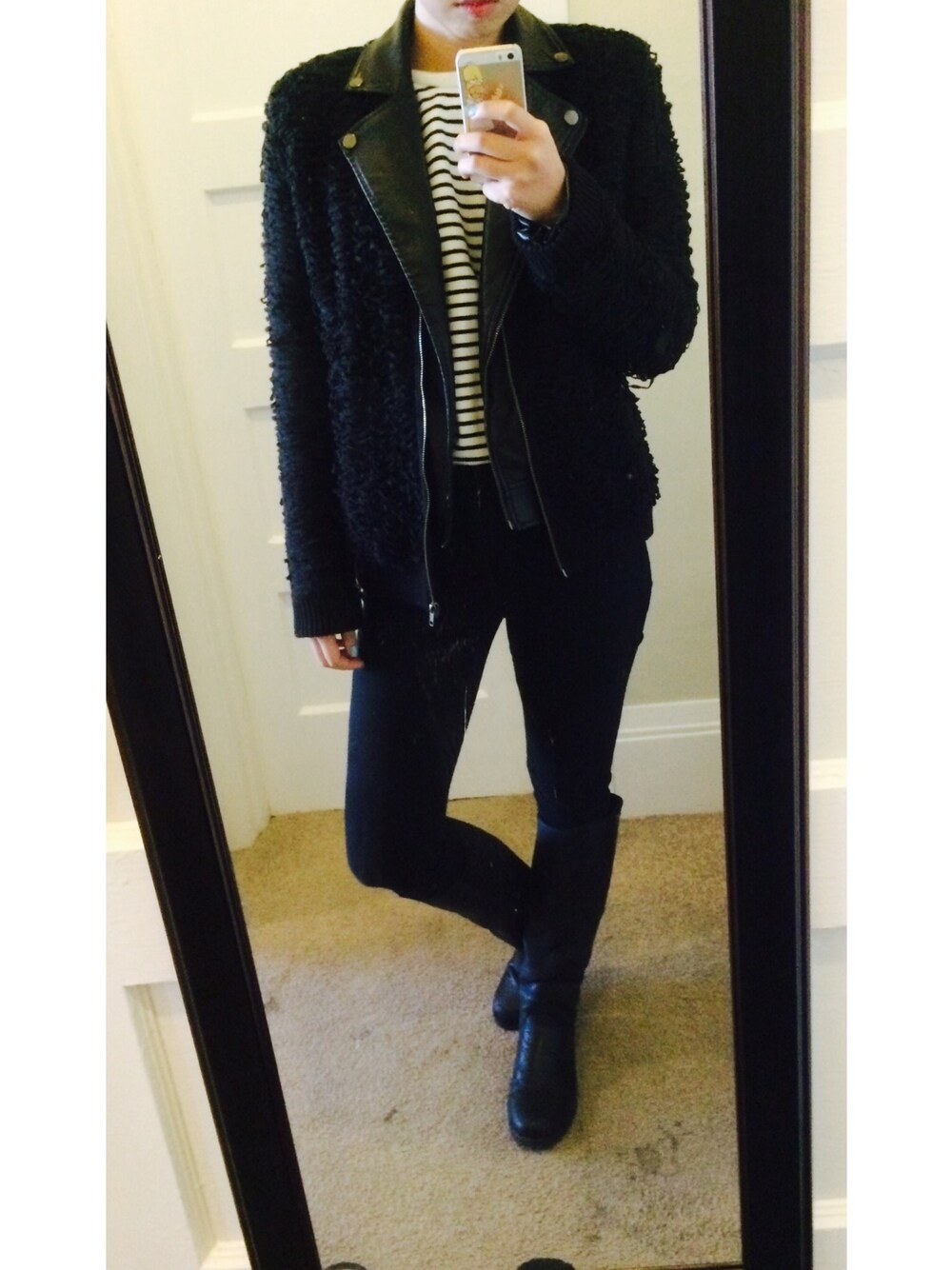 「school、daily look、ootd、boots」｜「DKNY DONNA KARAN NEW YORKのアイテム（ブーツ、ブラック系）」を使った、DAHEAN EMILY LEEさん（レディース・165cm）の秋コーディネートの1枚目の写真