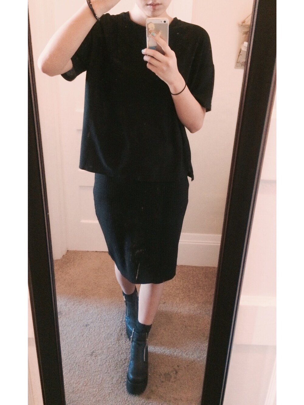 「ALL BLACK、daily look、ootd、school、skirt」｜「UNIFのアイテム（パンプス、ブラック系）」を使った、DAHEAN EMILY LEEさん（レディース・165cm）の秋コーディネートの1枚目の写真