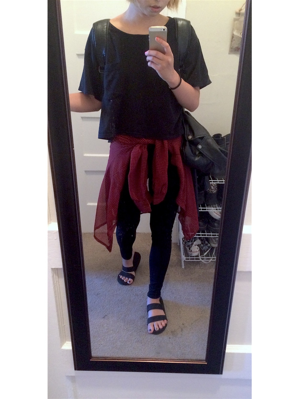 「school、ootd、comfortable、sporty、daily look、sandal、MUJI」｜「American Apparelのアイテム（Tシャツ/カットソー、ブラック系）」を使った、DAHEAN EMILY LEEさん（レディース・165cm）の春コーディネートの1枚目の写真