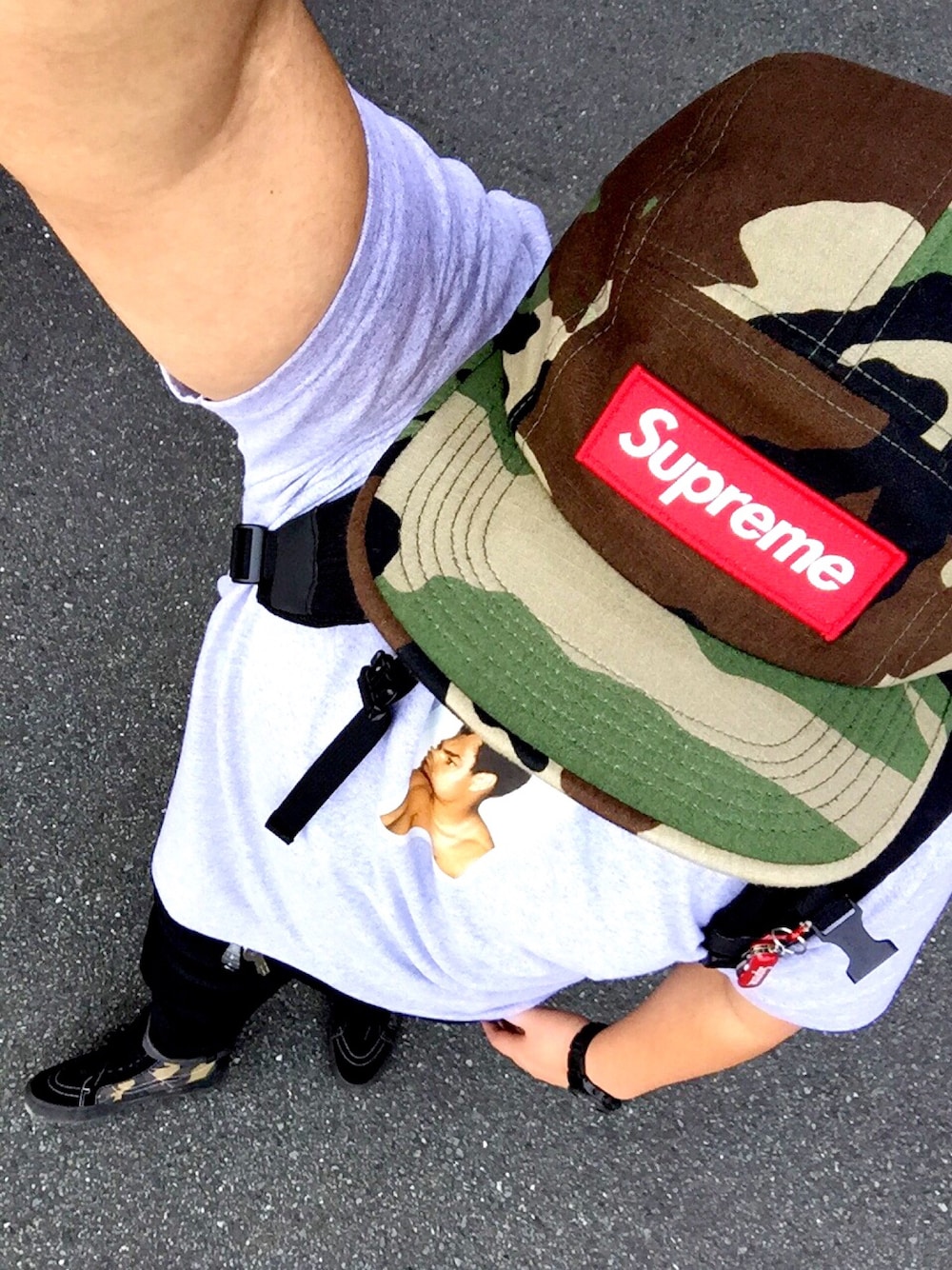 「モハメドアリ、カモフラ、スケータースタイル、さしいろ」｜「Supreme のアイテム（キャップ、グリーン系）」を使った、NurseManさん（メンズ・175cm）の夏コーディネートの1枚目の写真