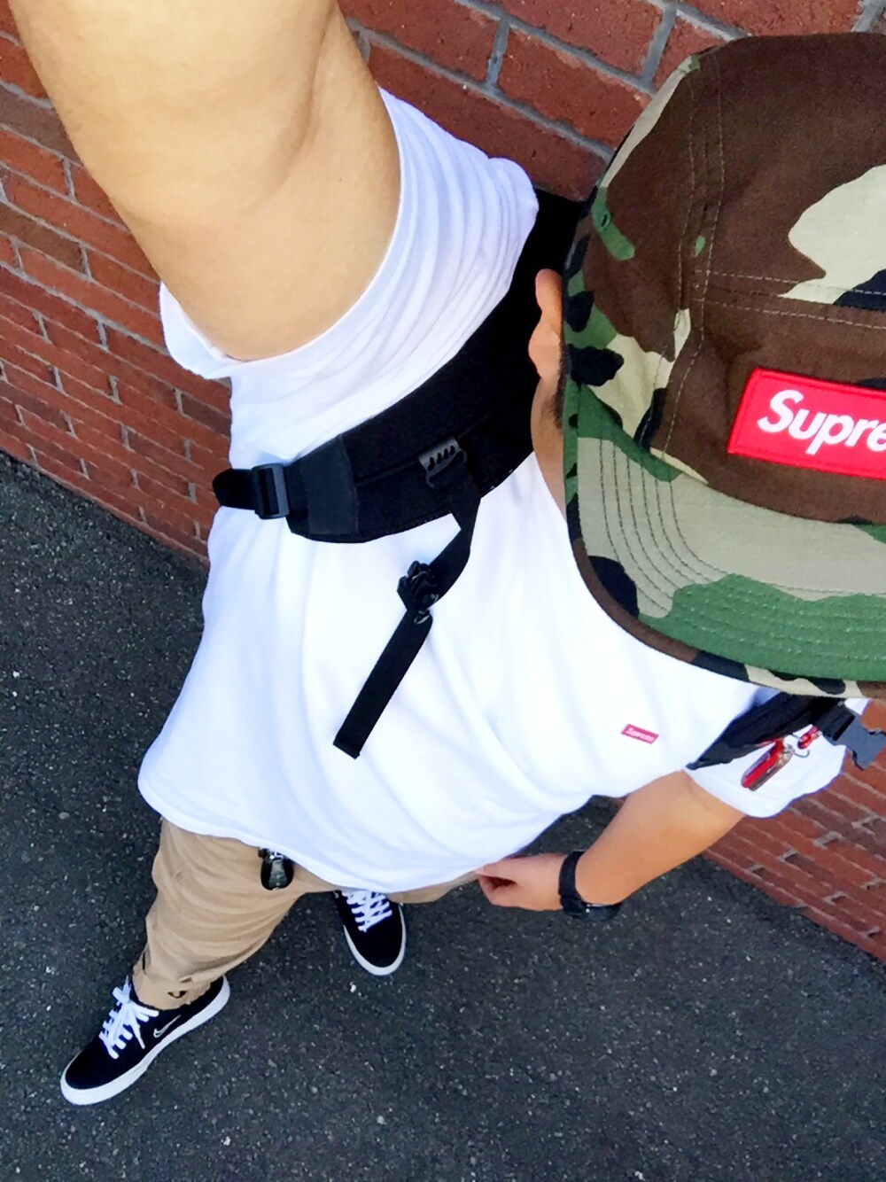「カモフラキャップ、無地T、スケータースタイル、ジョガーパンツ」｜「Supreme のアイテム（キャップ、グリーン系）」を使った、NurseManさん（メンズ・175cm）の夏コーディネートの1枚目の写真