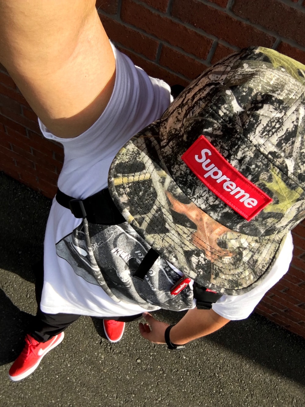 「ジョガーパンツ、スケータースタイル、アップルウォッチ、カモフラキャップ」｜「Supreme の15AW Supreme True Timber Camp Cap Tree Camo（キャップ、その他）」を使った、NurseManさん（メンズ・175cm）の秋コーディネートの1枚目の写真