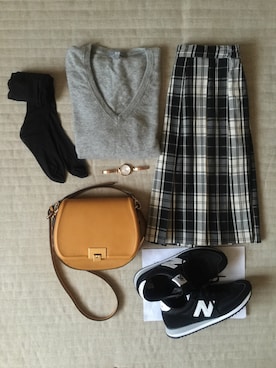 「カシミヤ」｜「アイテム（腕時計）」を使った、esoraa.mさん（レディース・167cm）の秋コーディネート