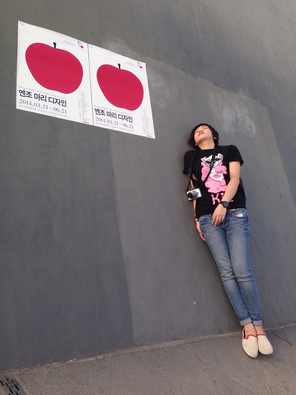 「JOYRICH、American Eagle、jeans、Rivieras、slipon、korea、travel、TIMEX」｜「JOYRICHのKID BEAR TEE（Tシャツ/カットソー、ブラック系）」を使った、Jayさん（レディース・166cm）の夏コーディネートの1枚目の写真