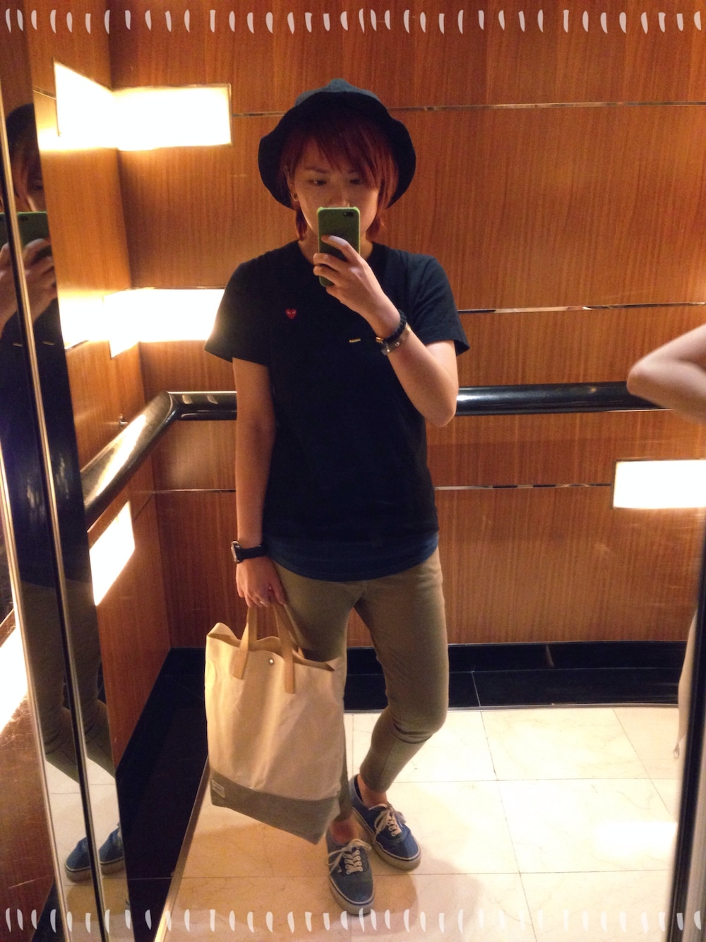 「PLAY comme des garcons、COMME des GARCONS、GLOBAL WORK、VANS、TIMEX、JackWills、silver、black、PORTER、totebag」｜「PLAY COMME des GARCONSのアイテム（Tシャツ/カットソー、ブラック系）」を使った、Jayさん（レディース・166cm）の夏コーディネートの1枚目の写真