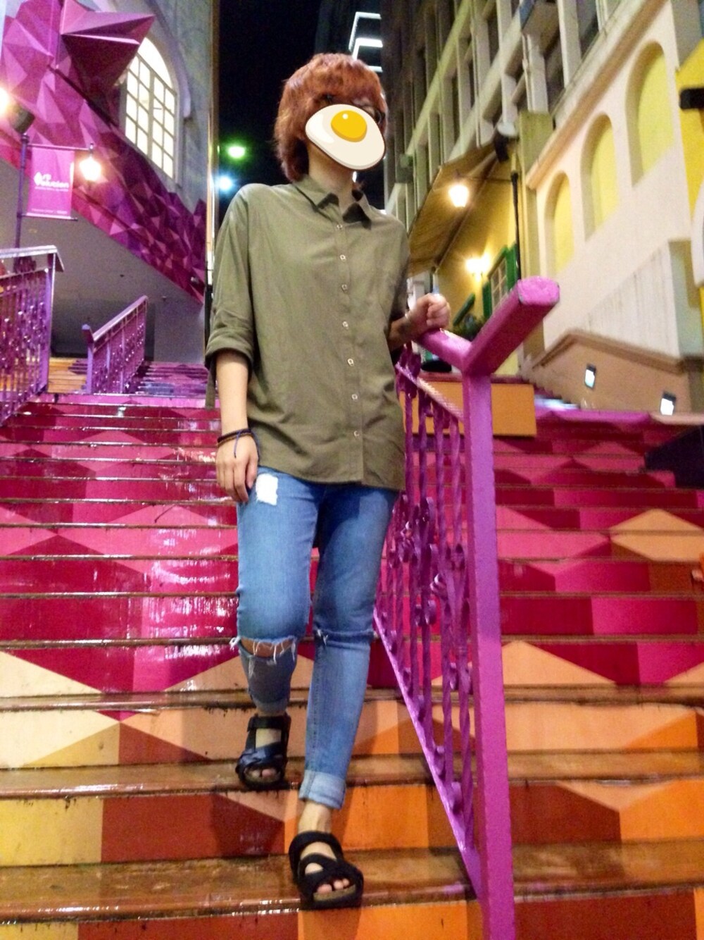 「LOWRYS FARM、TOPSHOP、jeans、birkenstock、HARE、collect point、coen、shirts、Hong Kong」｜「LOWRYS FARMのアイテム（シャツ/ブラウス、グリーン系）」を使った、Jayさん（レディース・166cm）の夏コーディネートの1枚目の写真