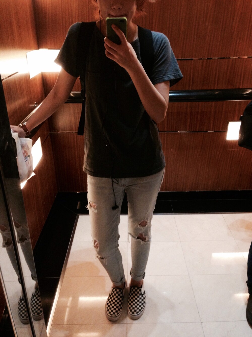 「JACK SPADE、backpack、VANS、slipon、NIXON、jeans、American Eagle、POCKET TEE、working style」｜「JACK SPADEのアイテム（バックパック/リュック、ブルー系）」を使った、Jayさん（レディース・166cm）の秋コーディネートの1枚目の写真