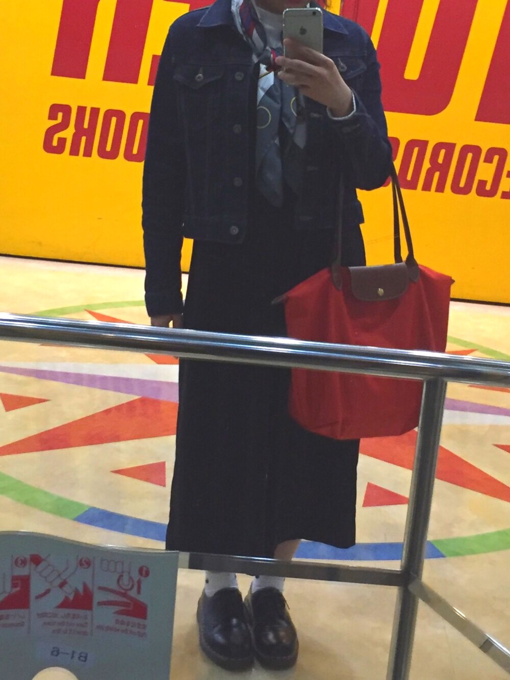 「UNIQLOのアイテム（デニムジャケット、ブルー系）」を使った、なかさん（レディース・160cm）の秋コーディネートの1枚目の写真