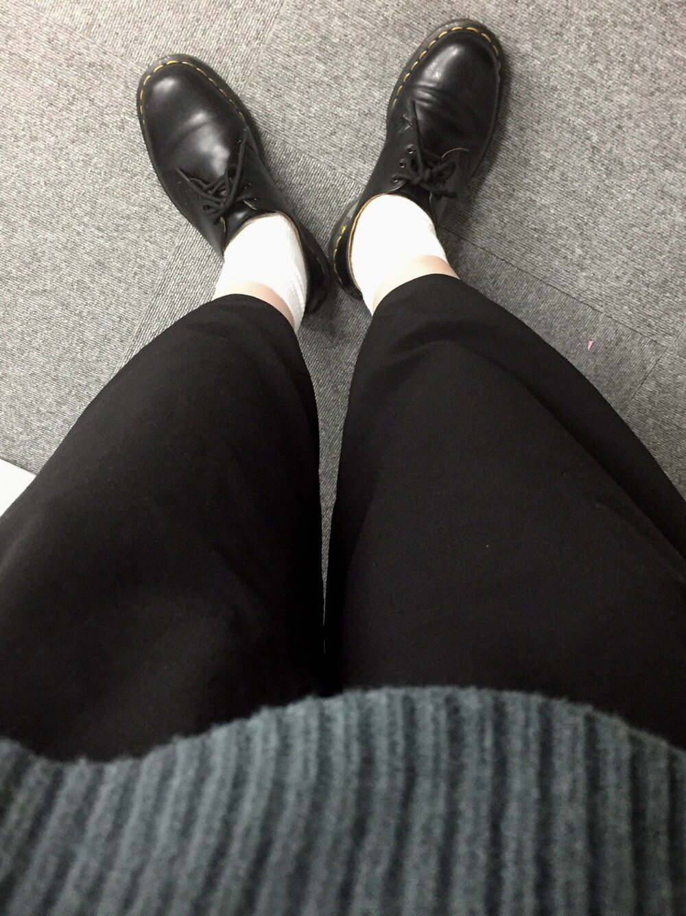 「Dr. Martensの【Dr.Martens/ドクターマーチン】3-EYE シューズ#（その他シューズ、ブラック系）」を使った、なかさん（レディース・160cm）の秋コーディネートの1枚目の写真