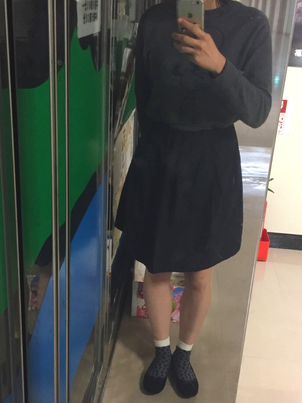 「SVECのLLi / リー パンプス（バレエシューズ、ブラック系）」を使った、なかさん（レディース・160cm）の秋コーディネートの1枚目の写真