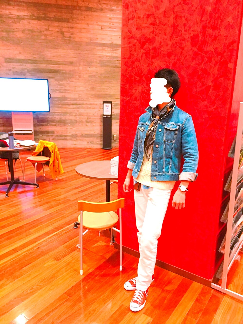 「GUのアイテム（デニムパンツ、ホワイト系）」を使った、たかちょんさん（メンズ・178cm）の秋コーディネートの1枚目の写真