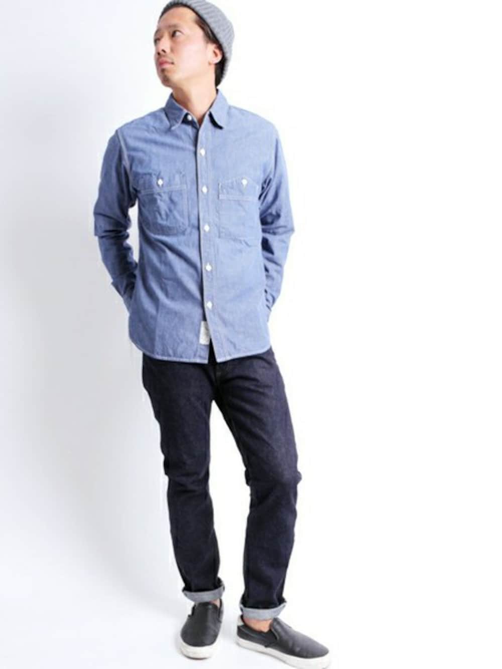 ブルー系のデニムパンツ、ブルー系のシャツ/ブラウスを着用したメンズの夏コーディネートの1枚目の写真