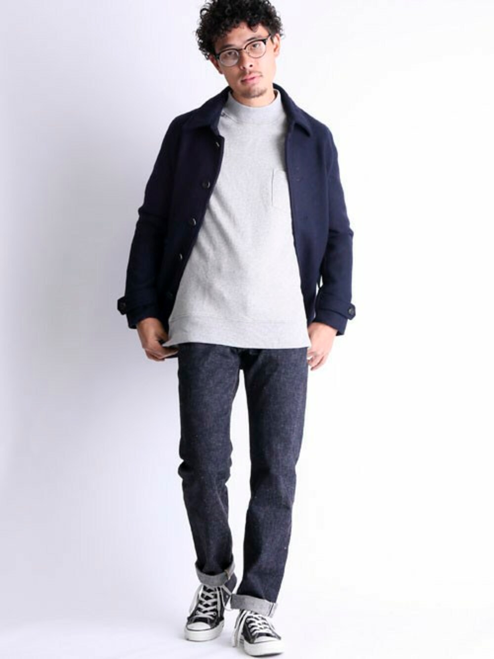 「シンプル、Denime、ステンカラーコート、ネイビー、converse、メルトン、デニムパンツ、冬、モックネック」｜「Denimeのモックネックスウェット（スウェット、グレー系）」を使った、DenimeWebStoreさん（メンズ・175cm）の冬コーディネートの1枚目の写真