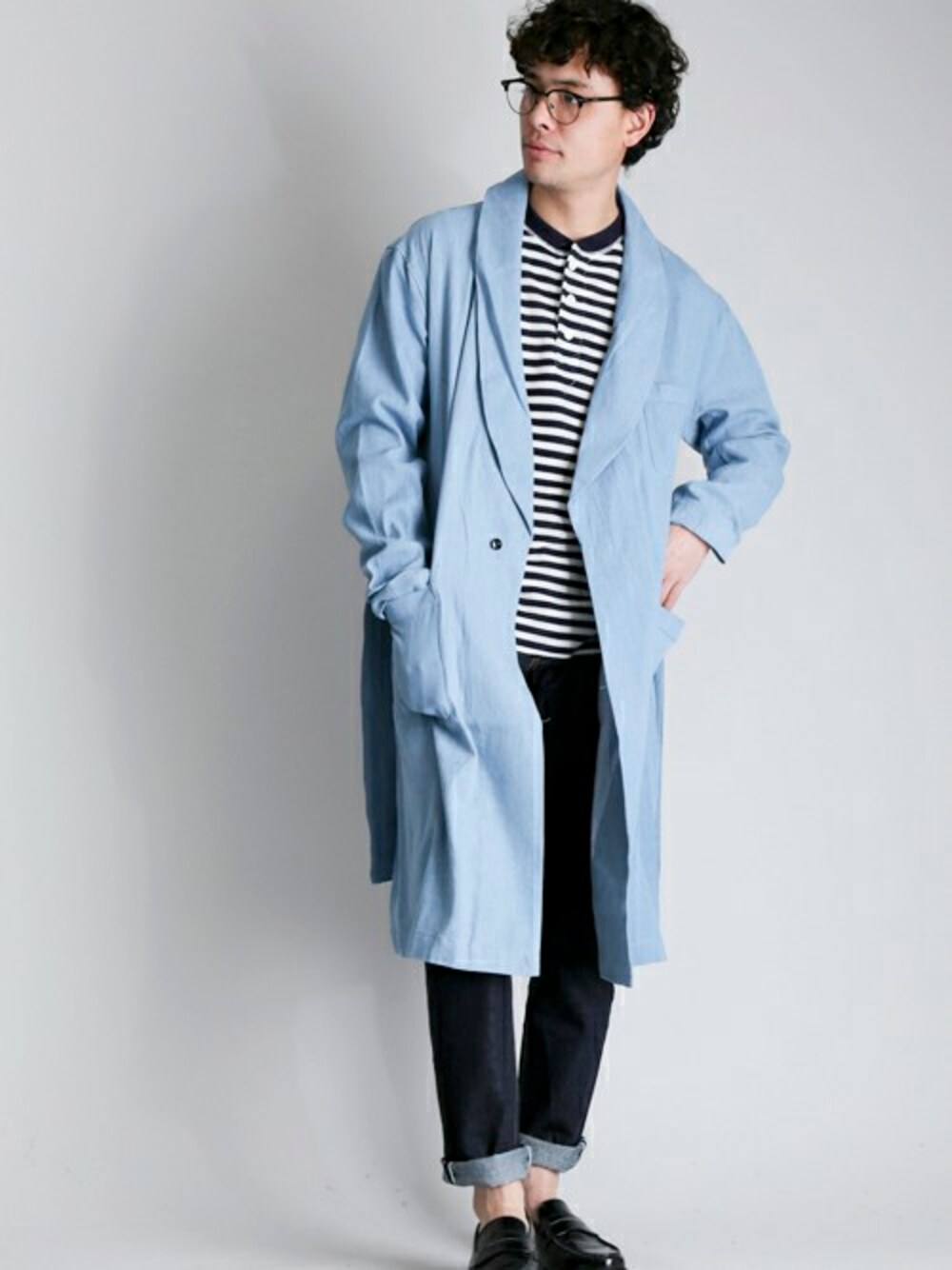 「カジュアル、Denime、ジーンズ、ネイビー、ストリート、ガウン、ロング丈、インディゴデニム、シンプルコーデ、春コーデ」｜「DenimeのWAFFLE BORDER HENLY L TEE/ワッフルボーダーヘンリーネックロンT（Tシャツ/カットソー、ブラック系）」を使った、DenimeWebStoreさん（メンズ・173cm）の冬コーディネートの1枚目の写真