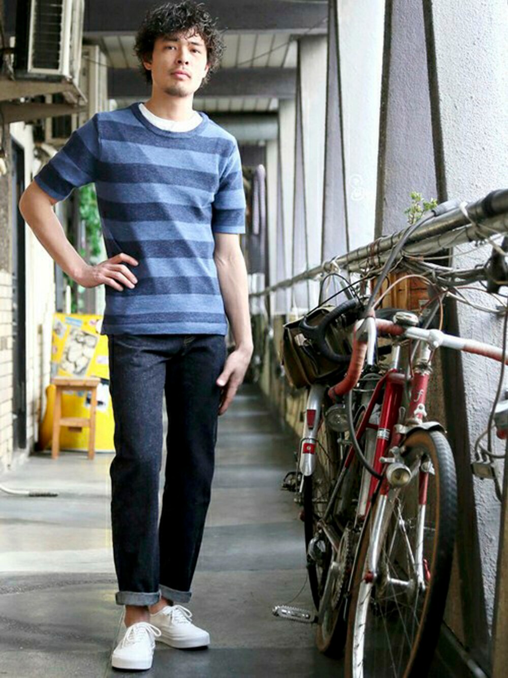 「デニム、ボーダー、シンプル、Denime、street、ロールアップ、夏コーデ、白Tシャツ、ゆるコーデ、オトナカジュアル」｜「Denimeの【Made In Japan】NEW 505 type -OneWash-（デニムパンツ、ブルー系）」を使った、DenimeWebStoreさん（メンズ・173cm）の夏コーディネートの1枚目の写真